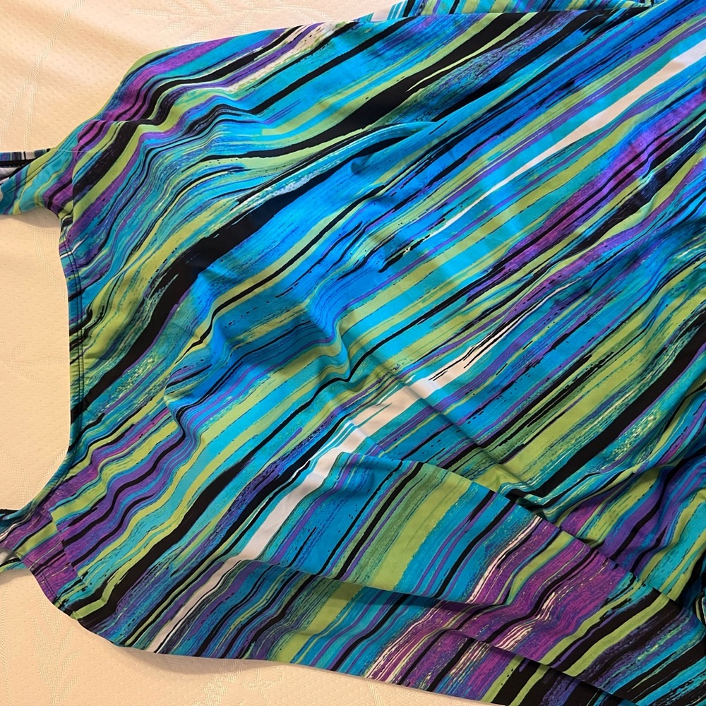 Swim shorts and top. - Picture 2 of 6